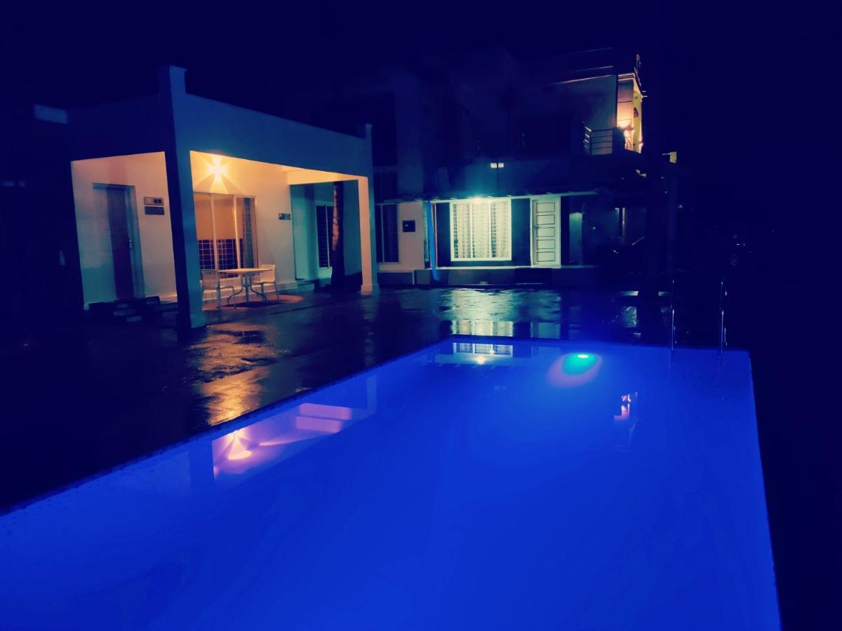 The Big Pineapple Estate Villa 우두피 외부 사진