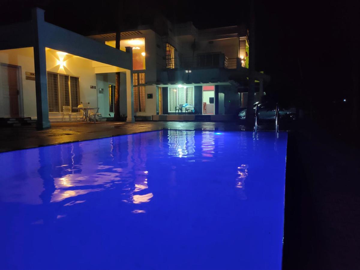 The Big Pineapple Estate Villa 우두피 외부 사진